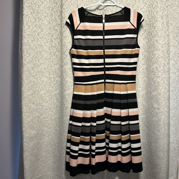 Vince Camuto sleeveless dress - Picture 3 of 5